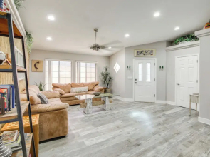 4 Mi to Lake Havasu: Home w/ Views, Pool & Spa