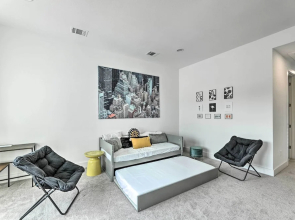 Luxurious & Spacious Austin Home ~ 8 Mi to Dtwn!