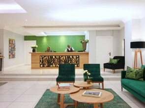 Hollow on the Square City Hotel