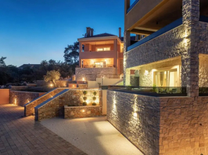 TEONA Luxury Apartment with jacuzzi and terrace sea view