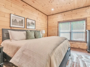 Ern803 - Beary Blue Oasis 2 Bedroom Cabin