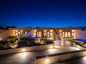 Caldera Cliff Illusion Suites