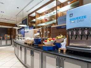 Holiday Inn Express Chicago - Magnificent Mile by IHG