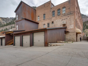 Updated Rustic-chic Condo on Ouray's Main Street!
