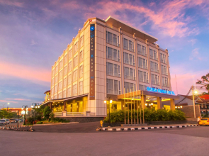 Ocean Beach Hotel Padang