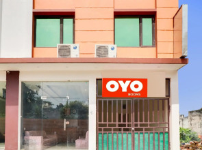 Super OYO 92578 HOTEL LA PLAZO