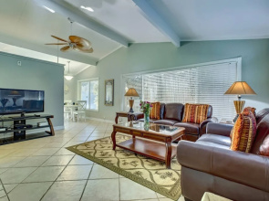 Peacock Bungalow - Right