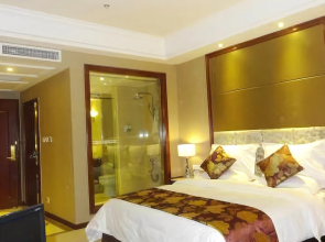 Four Seasons Moon Hotel