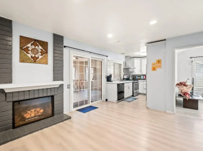 Near ONT Ontario Oasis Designer Home w Garden Park