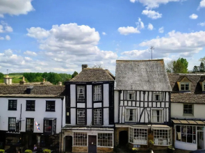 Charming 2 bed apartment in the centre of Burford
