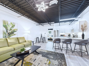 Sleek Coastal Loft Close to Port Beach -unit 205