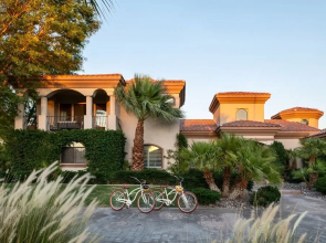 Villa Verbena by Avantstay Expansive Estate w/ B-ball Court, Pool/spa & Entertainer's Yard