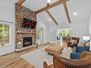 Luxe Lakefront 10min2jfbb w Beach Gameroom Firepit