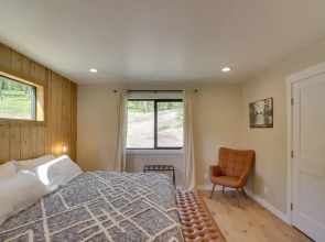 Lakeside Cabin w/ Hot Tub: 3 Mi to Flathead Lake!