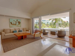 House with private pool, jacuzzi and pier