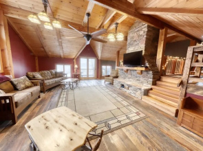 Smokey Valley Lodge 2 Bedroom Home by Redawning
