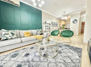 80 The Emerald, 2 x King Beds - 2 Bed 2 Bath Apartment - Free Parking, Wifi, Pool & Braai Area