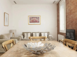 Akira Flats Roger de Flor Chic apartment
