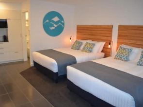 Bright Colonial Motel