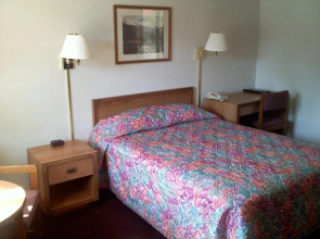 Carriage House Motor Inn