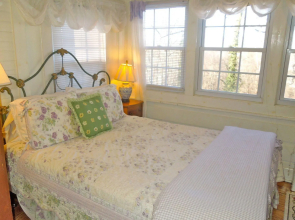 Oakland Cottage Bed & Breakfast