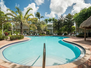 Coral Villa by Avantstay Close 2 DT Key West Shared Pool & Patio!