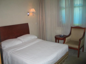 Golden Sail Hotel