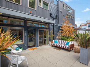 Alki Beach Escape Romantic Waterfront Getaway for 2