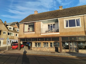 Bay View Esplanade Apartment Overlooking Harbour