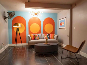 Beds n' Drinks Hostel