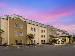 Comfort Suites