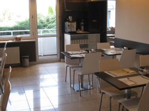 Hotel Wilanów Warszawa by DeSilva