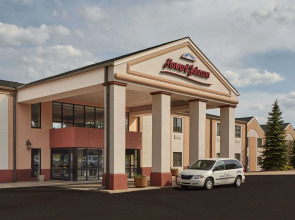 Howard Johnson Plaza Hotel by Wyndham Madison