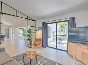 Luxe Wilton Manors Home w/ Private Boat Dock