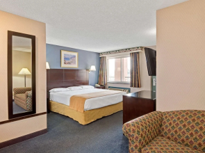 Super 8 Milford/New Haven