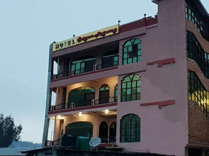 Oyo 30576 Satyam Regency