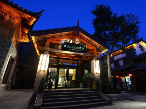 Blue Moon Valley Hotel (Lijiang Ancient City Dashuiche Branch)