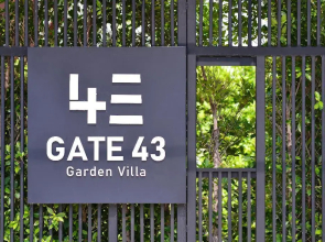 Gate43 Airport Hotel