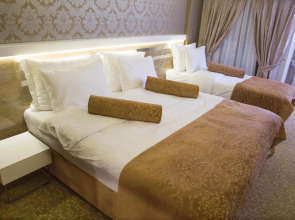 Golden Rain Hotel Old City