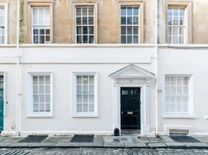Modern Central Bath Apartment