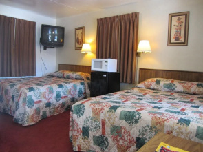 El Rancho Inn & Suites