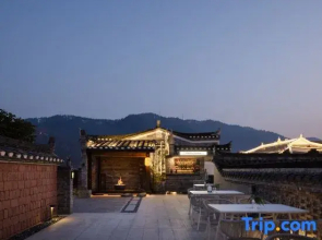 Mount Villa by T Residence