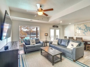 Lake of the Ozarks Vacation Rental: Boat Dock/slip
