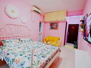 Avatar Fireworks Queen Bed Studio in Center Futian