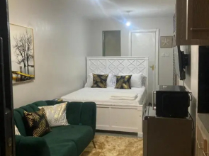 Jojo’s Modern and Cozy Studio.