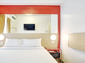 Red Planet Makati Amorsolo