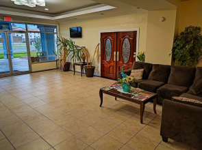 Clover Inn & Suites