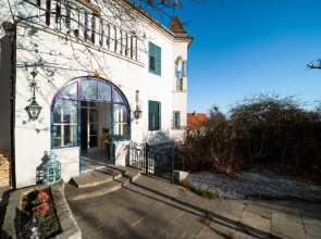 Villenetage Kunst am Berg mit Garten und Feuerstelle in Krems Stadt