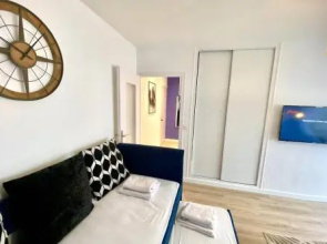 SOBNB DR FAVRE 2- Studio 4 personnes, neuf, 50m gare
