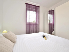 Nice Home in Vrsi-mulo With Wifi and 1 Bedrooms